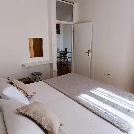 Ella Apartmán