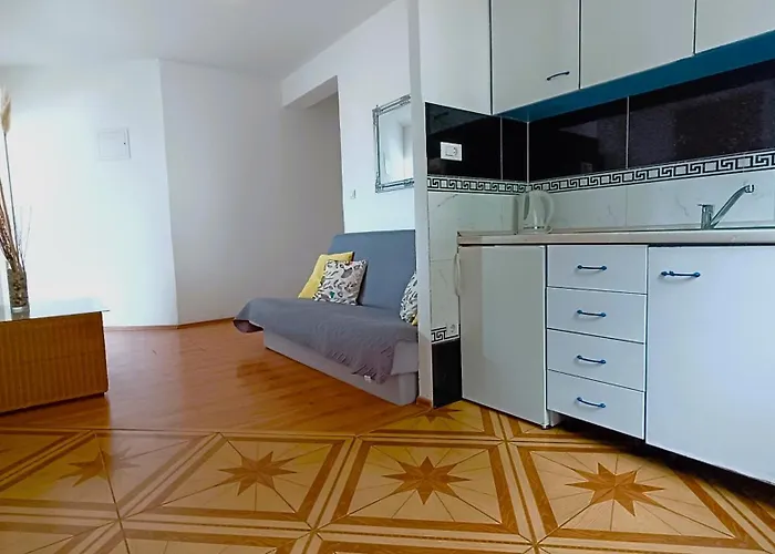 Ella Apartment *
