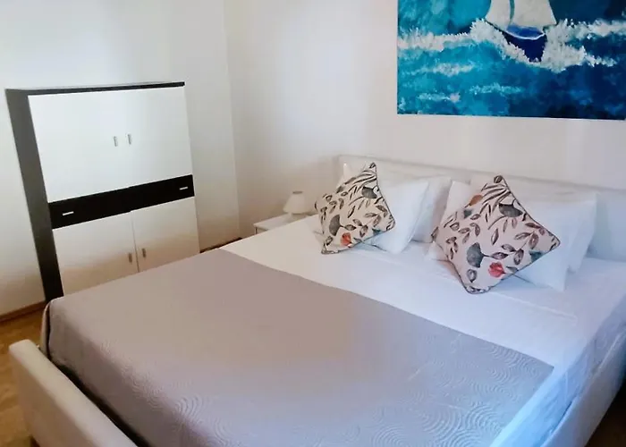 Ella Apartment *