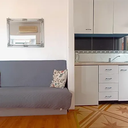 Διαμέρισμα Ella *